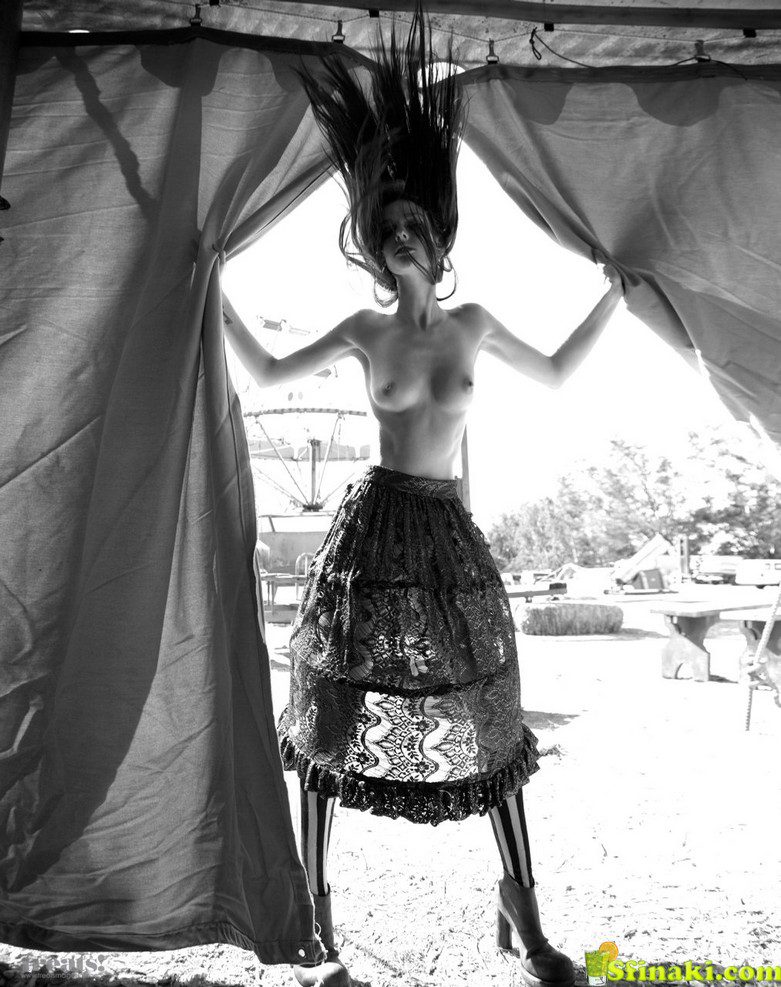 Lydia Hearst Naked 4