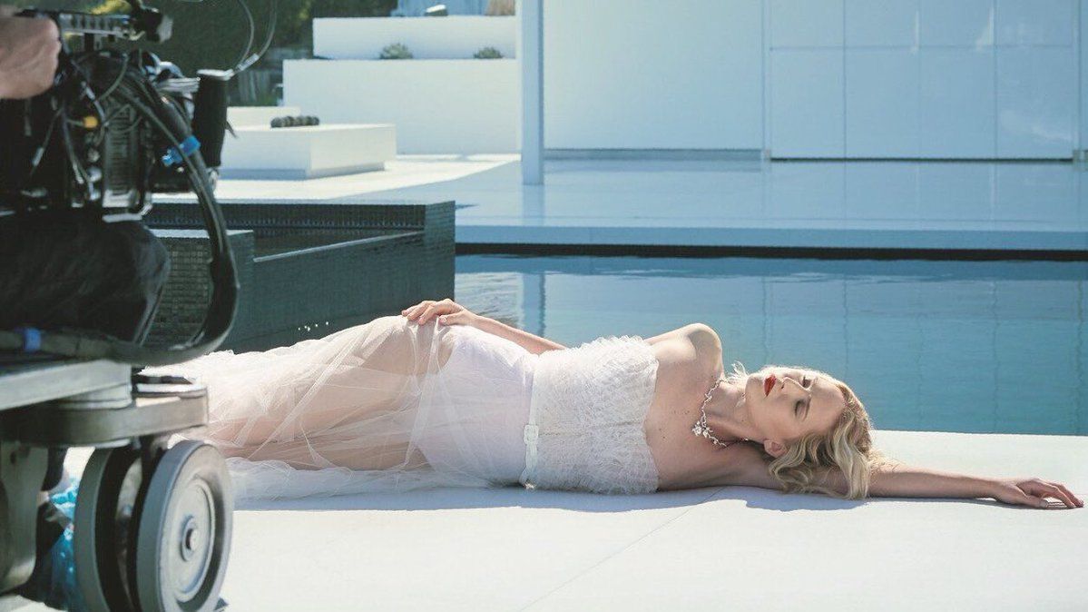 Jennifer Lawrence Sexy (50 Photos + Video) 22