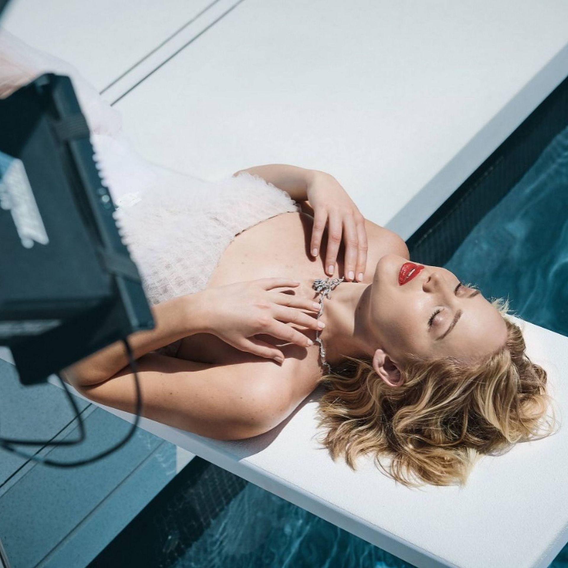 Jennifer Lawrence Sexy (50 Photos + Video) 5