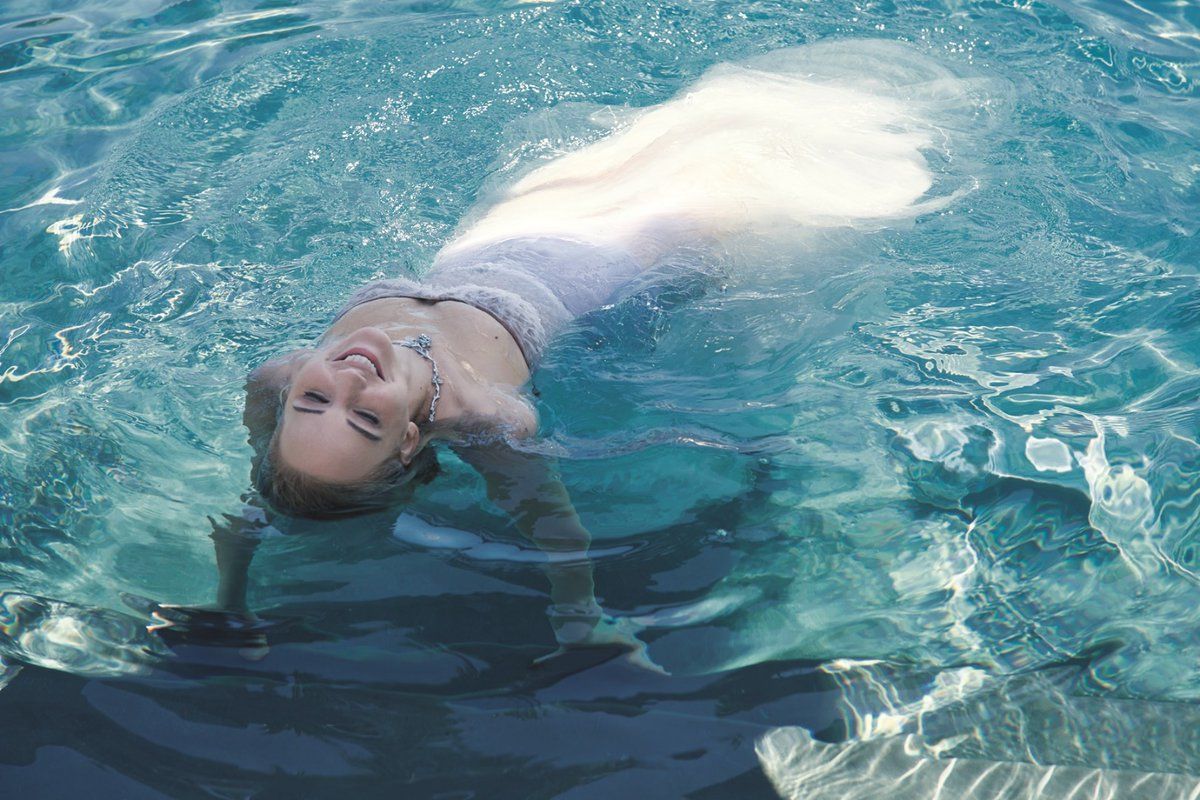 Jennifer Lawrence Sexy (50 Photos + Video) 9