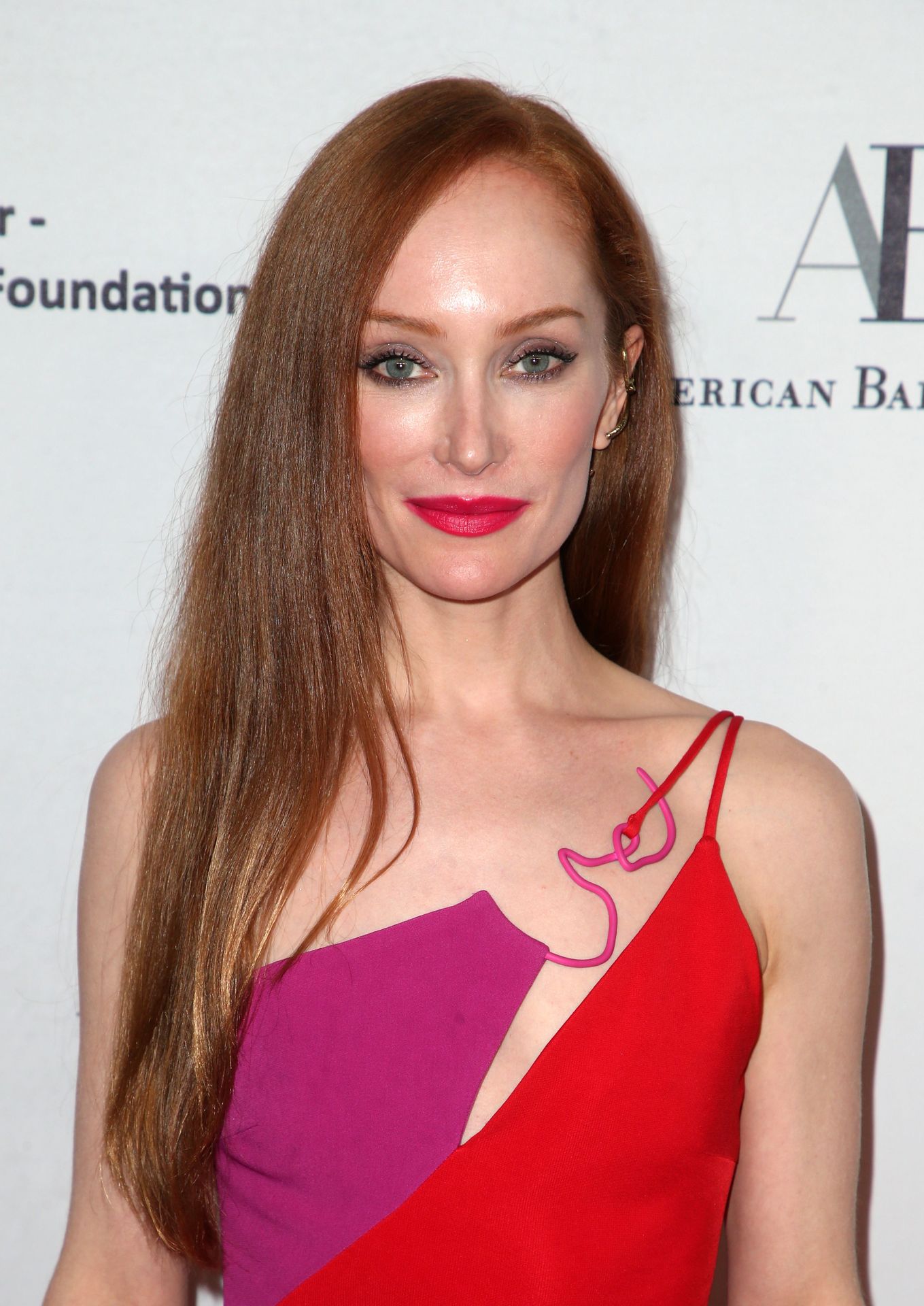 Lotte Verbeek Sexy (30 Photos)