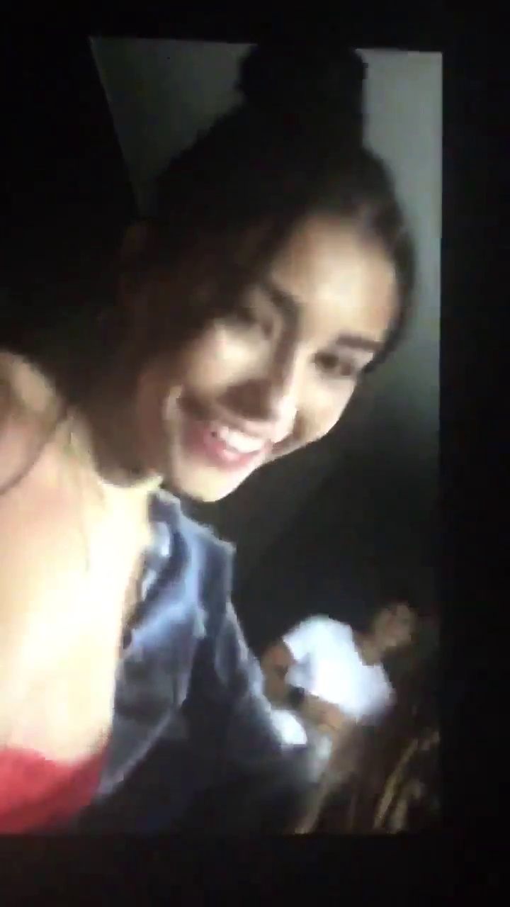 Madison Beer & Claudia Tihan – Lesbian Kiss (9 Pics & Video) 9