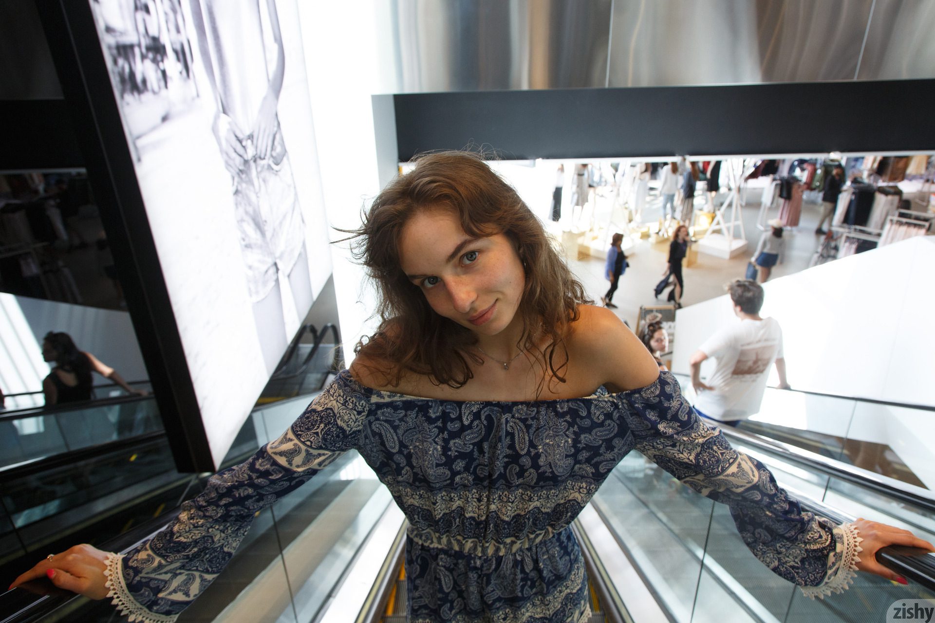 Vivi Kuanas At The Grove - Zishy 41