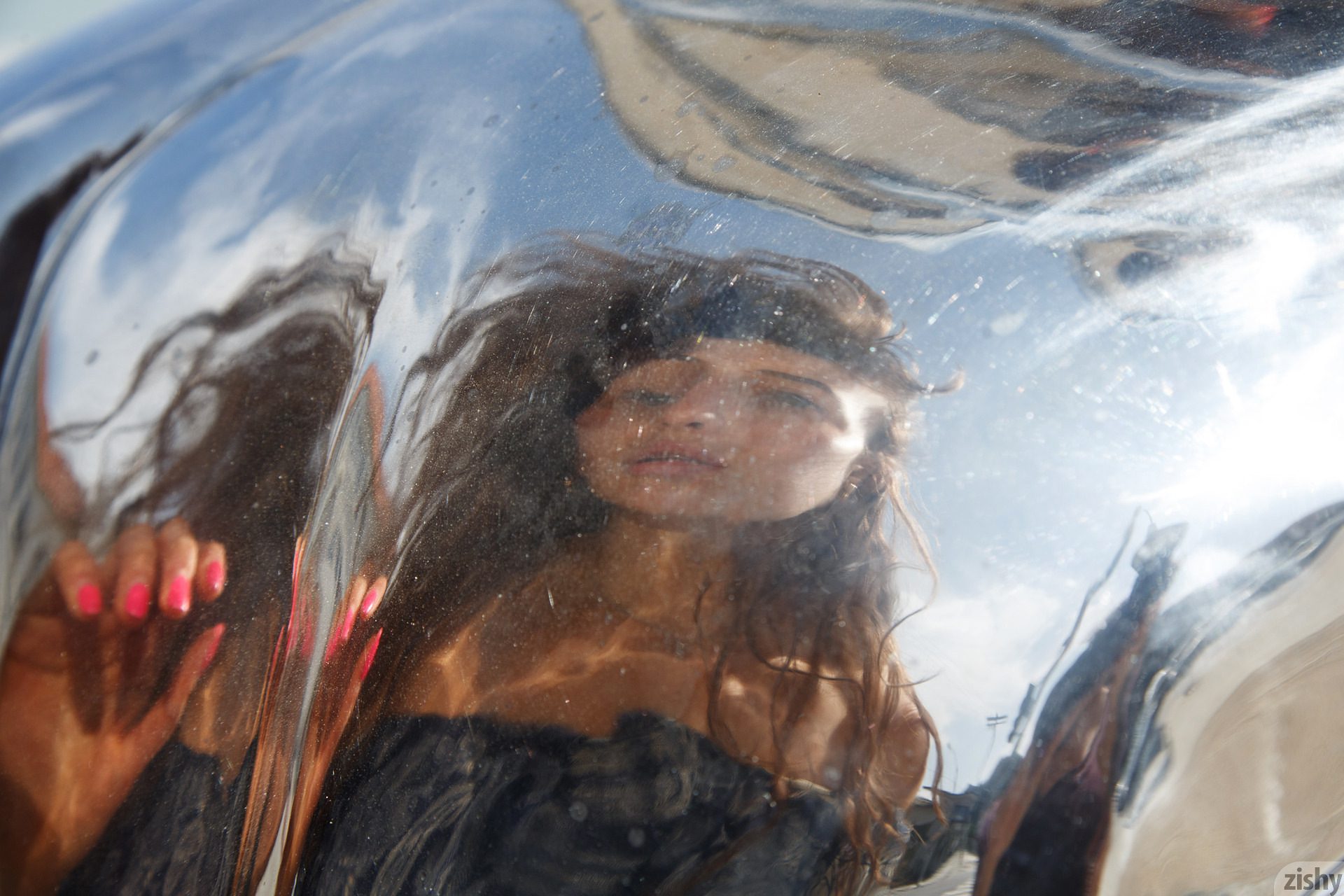 Vivi Kuanas At The Grove - Zishy 8