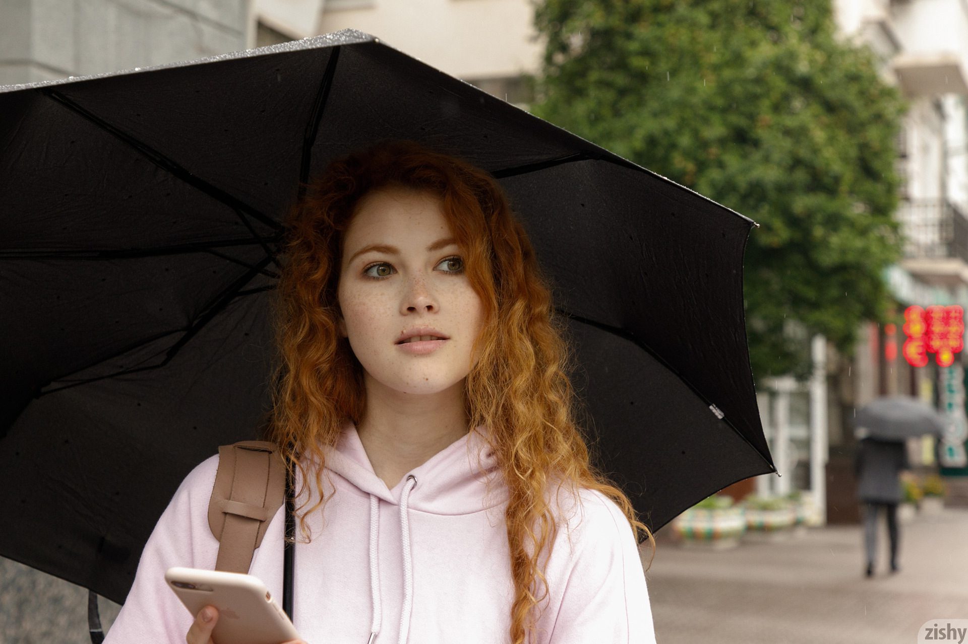 Heidi Romanova Shows Me The Maidan - Zishy 3