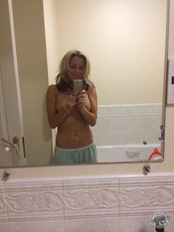 Suzanne Collins iCloud hack Pics 23