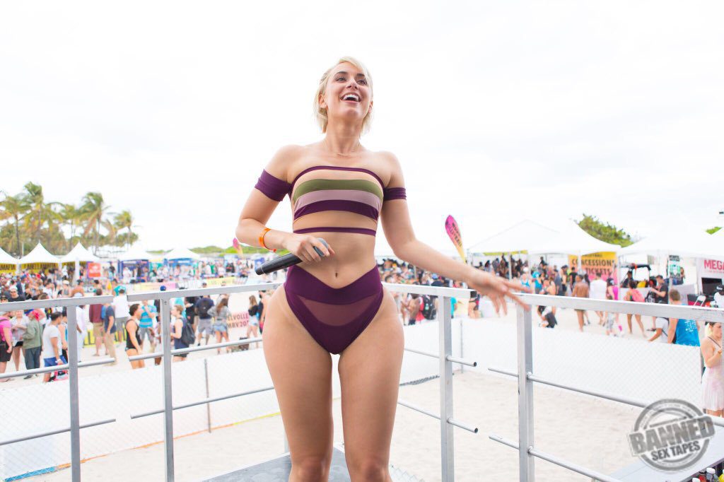 YesJulz: Sex tape & Nude Pics 16