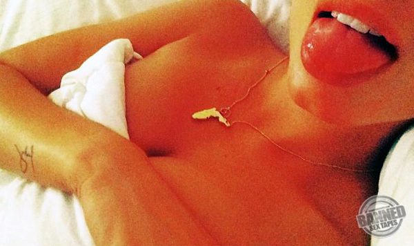 YesJulz: Sex tape & Nude Pics 26