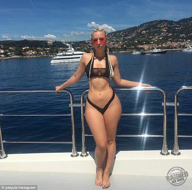 YesJulz: Sex tape & Nude Pics 6