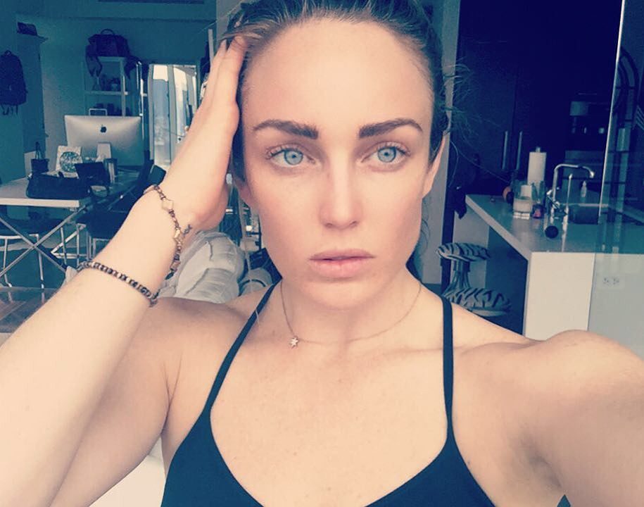 Caity Lotz Sexy 001