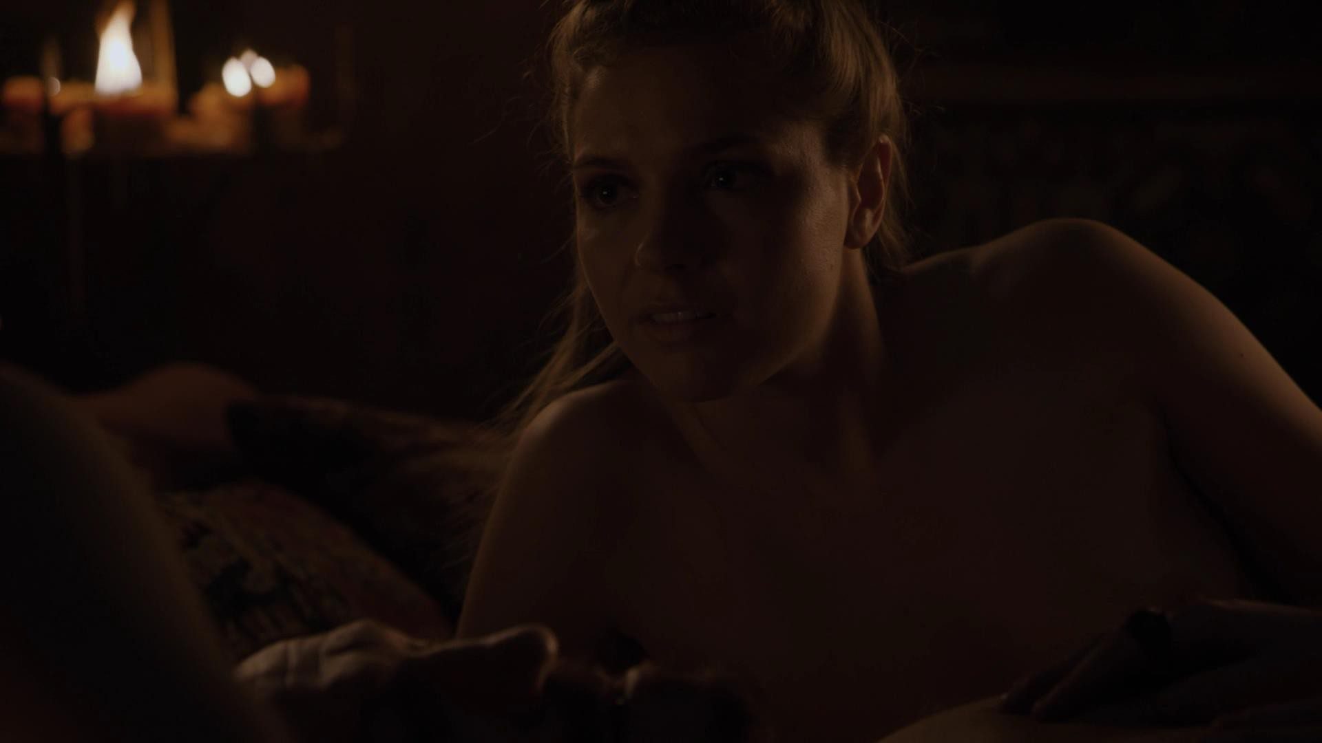 Lucy Aarden, Josephine Gillan, Marina Lawrence Mahrra, Game Of Thrones S08e01 Nude Scene 006