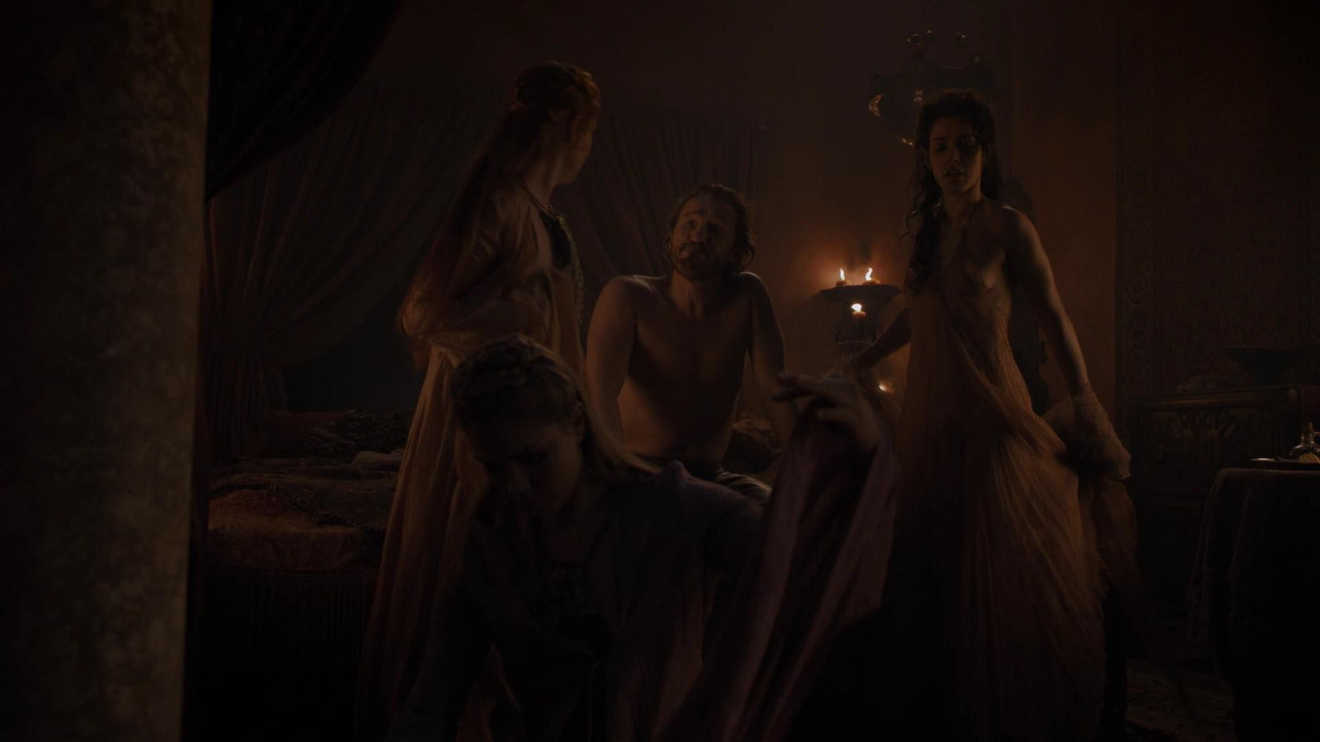 Lucy Aarden, Josephine Gillan, Marina Lawrence Mahrra, Game Of Thrones S08e01 Nude Scene 009