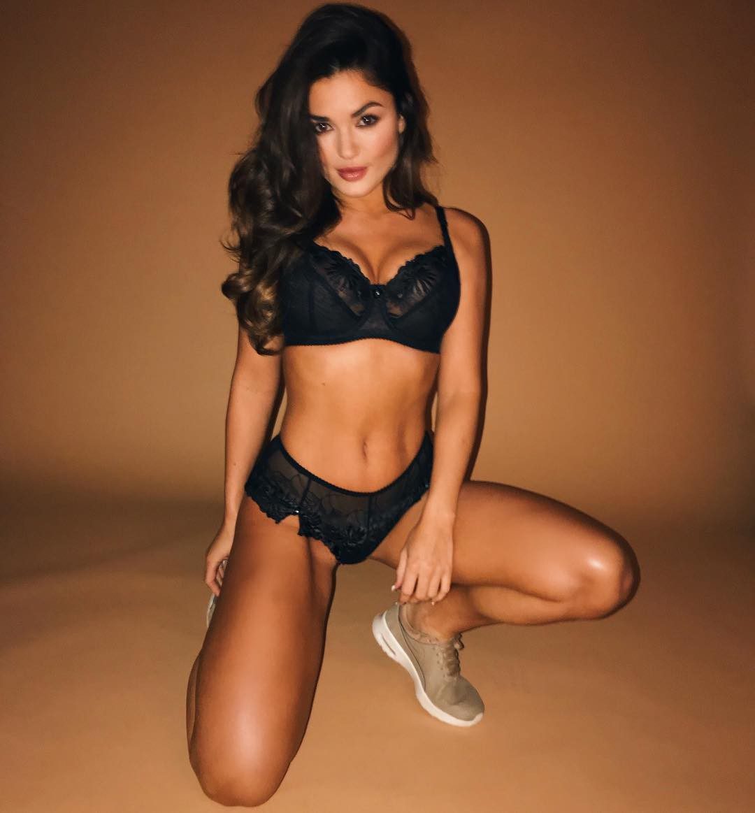 India Reynolds Hot And Sexy 022