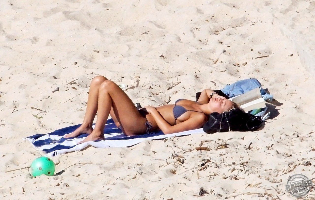 Lara Bingle Leaked Icloud Photos 040