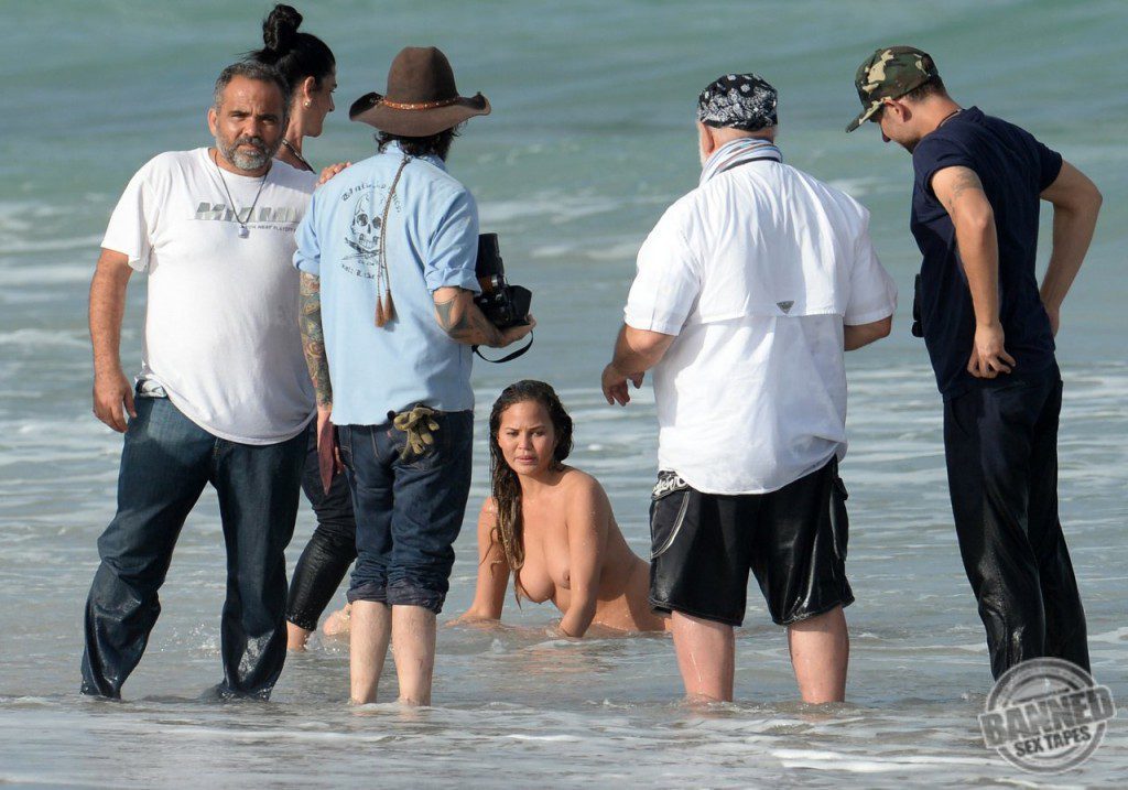 Chrissy Teigen Naked Photos 039