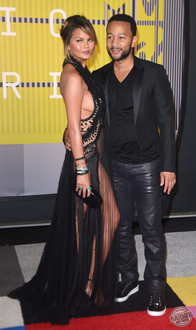 Chrissy Teigen Naked Photos 044