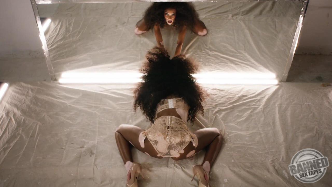 Winnie Harlow See Through Photos 030