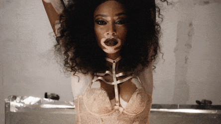 Winnie Harlow See Through Photos 018