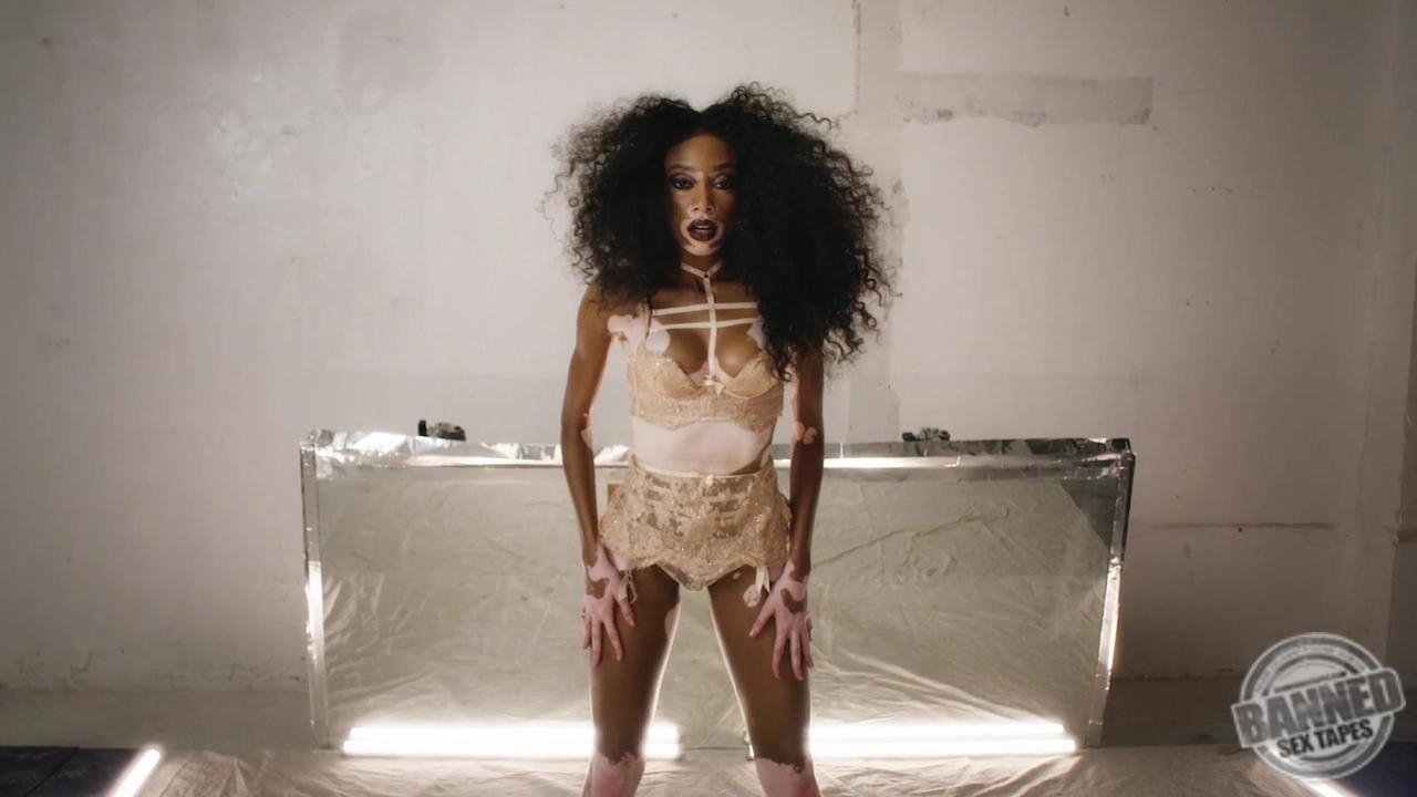 Winnie Harlow See Through Photos 019