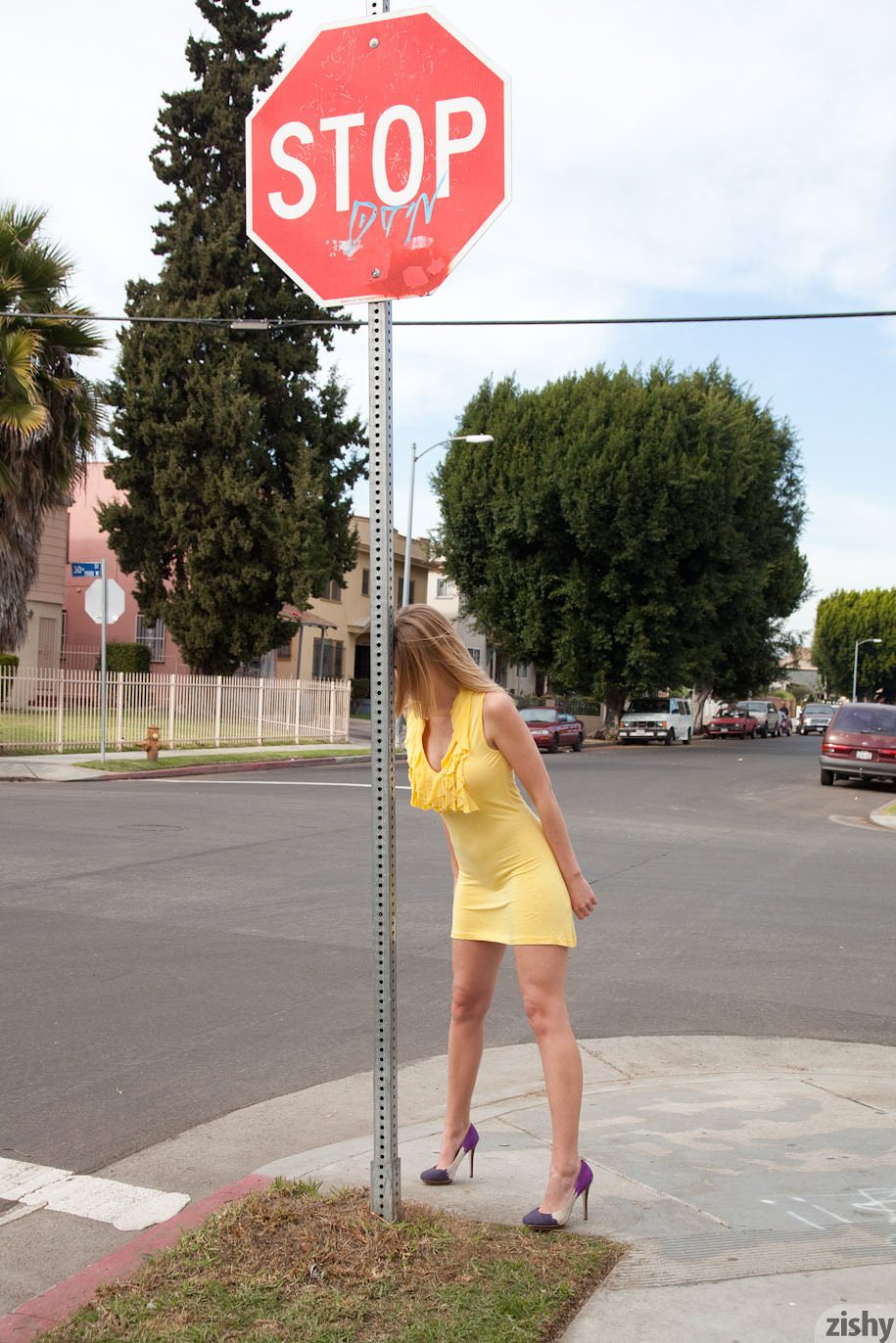 Bailey Helen In Yellow And Heels Zishy (15)