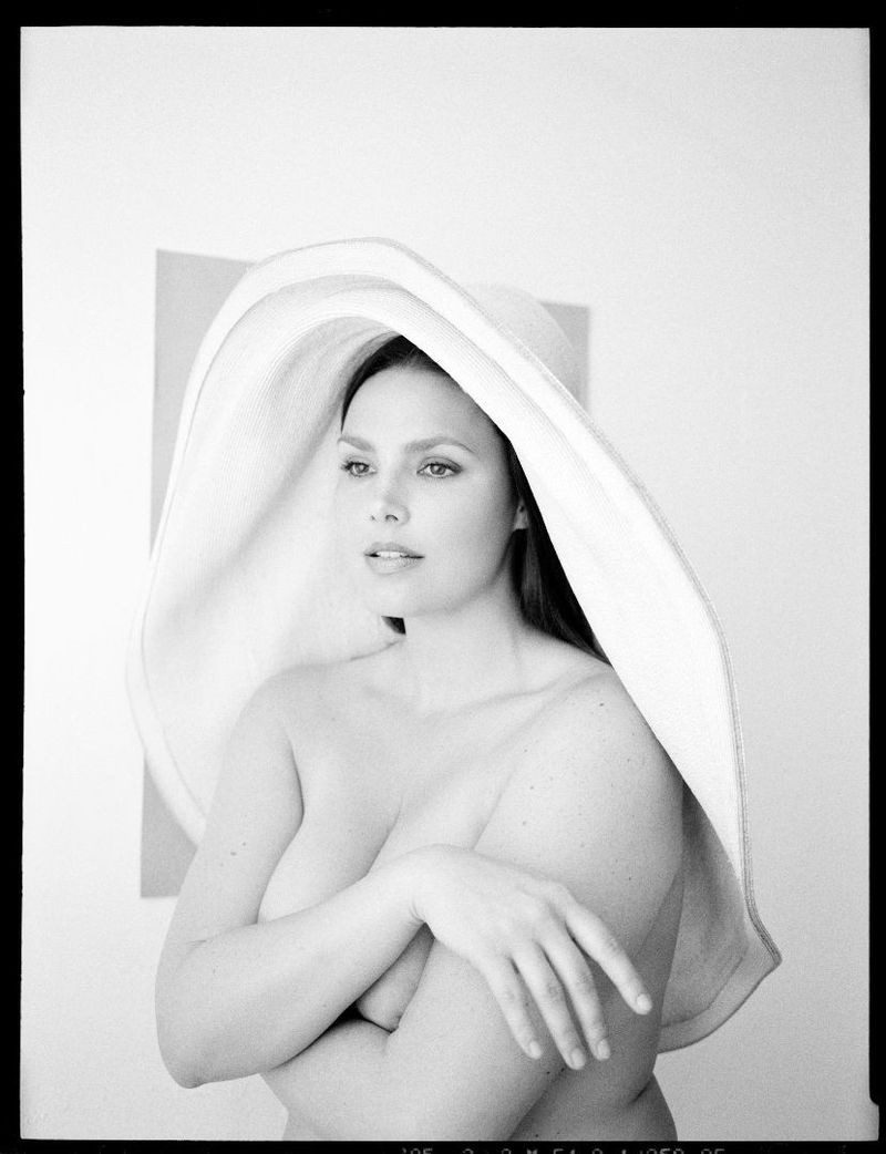 Candice Huffine Nude And Sexy 018