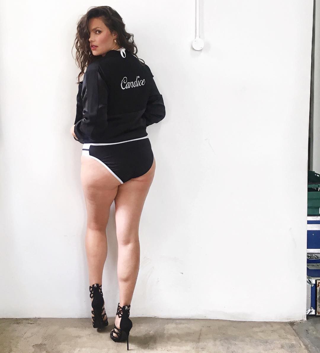 Candice Huffine Nude And Sexy 022