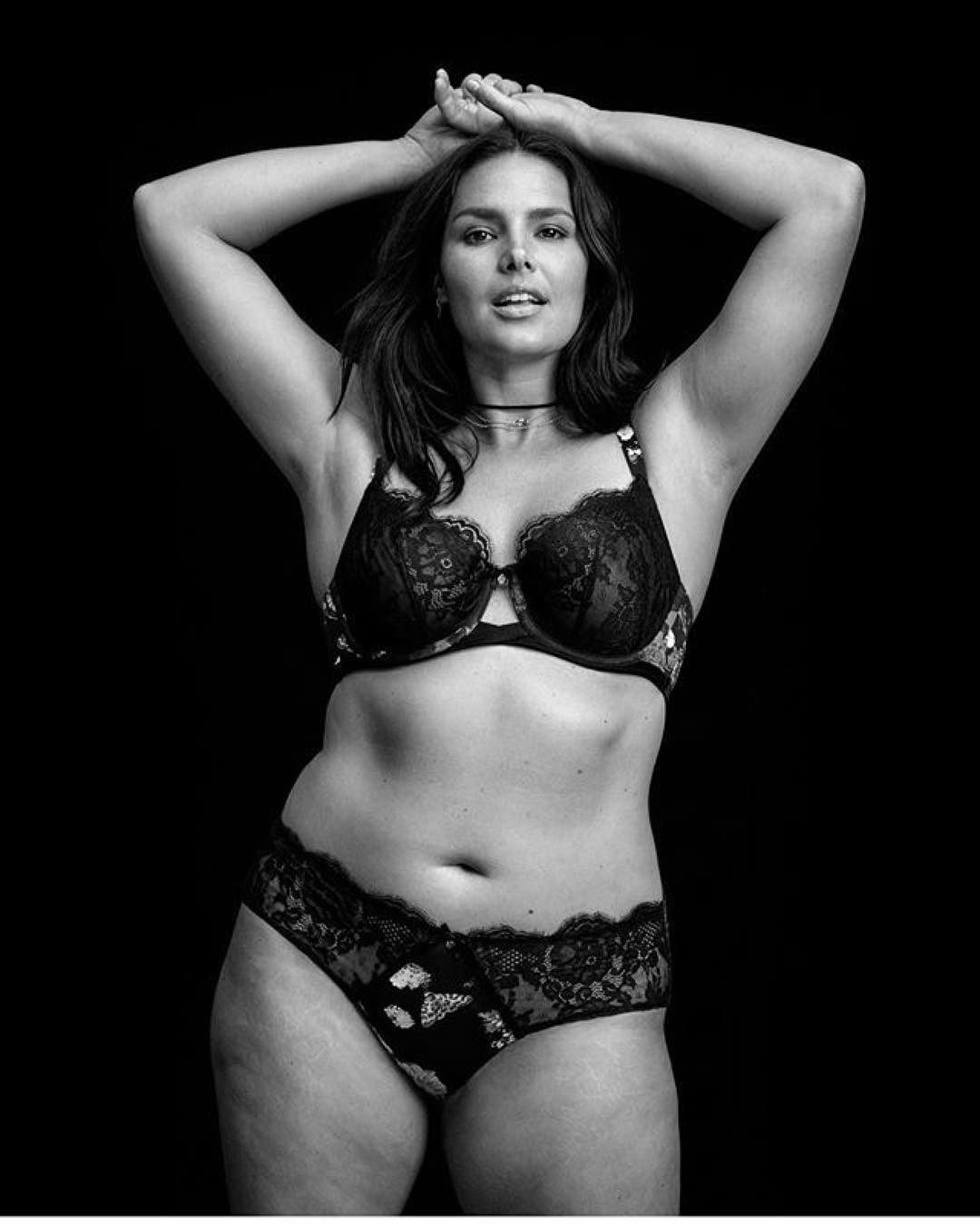 Candice Huffine Nude And Sexy 032