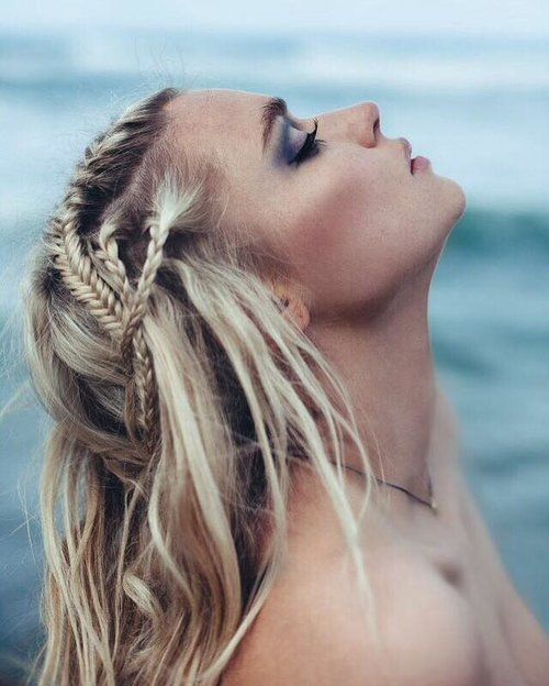 Lucie Donlan Nude & Sexy 024