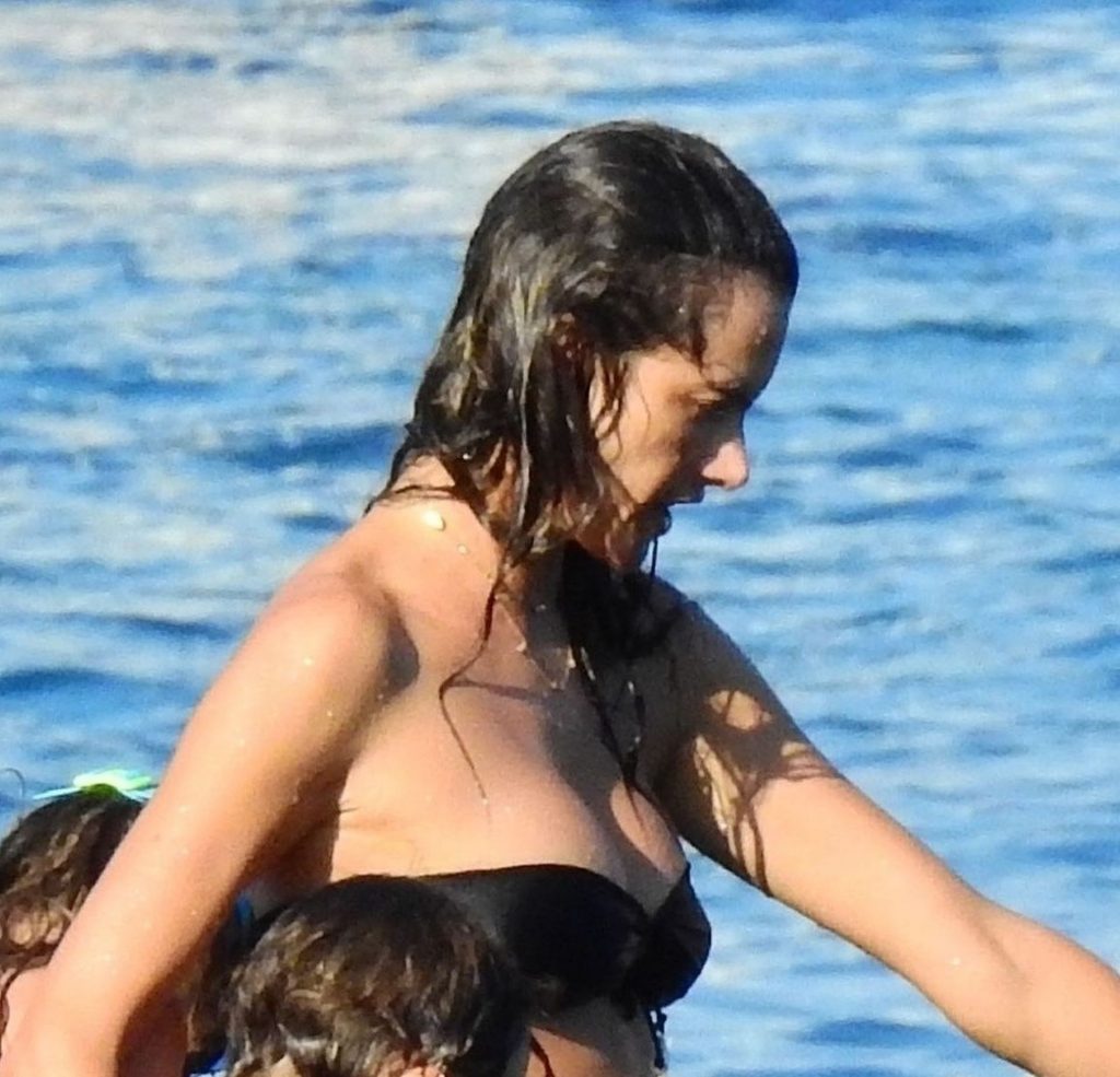 Alessandra Ambrosio Sexy Thefappeningblog Com 5 11 1024x985