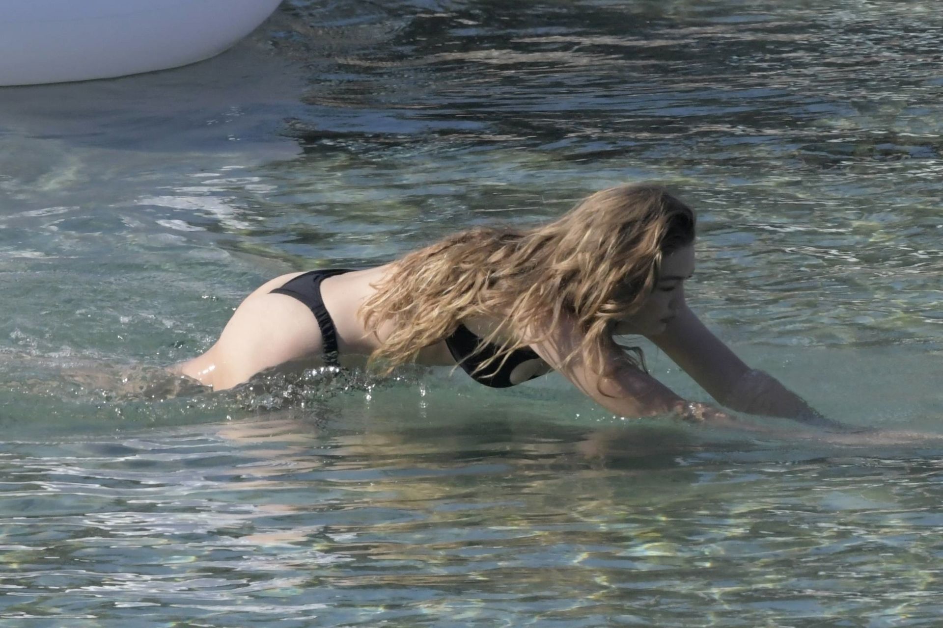 Bella Hadid, Gigi Hadid, Alana Hadid Sexy 102