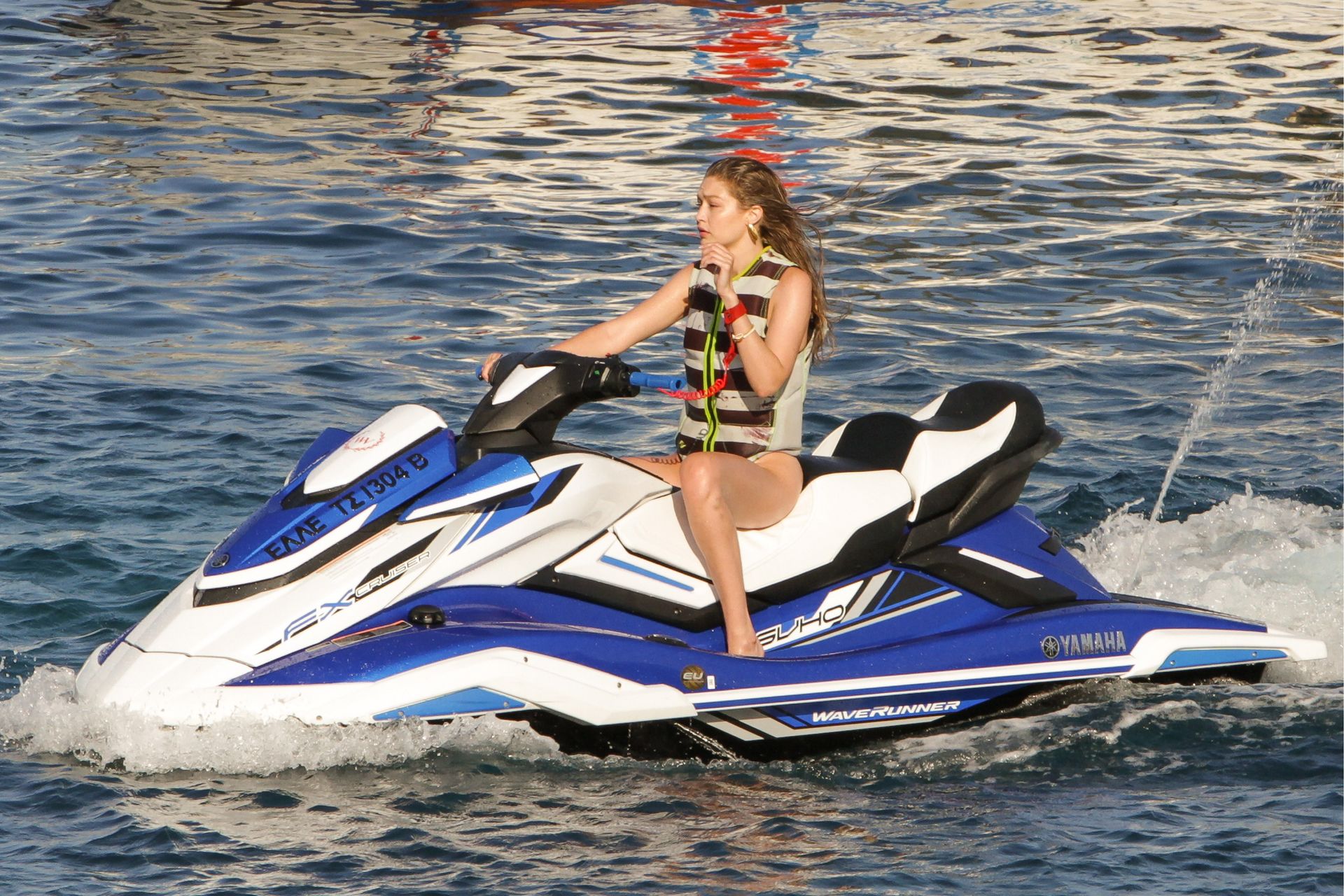 Bella Hadid, Gigi Hadid, Alana Hadid Sexy 014