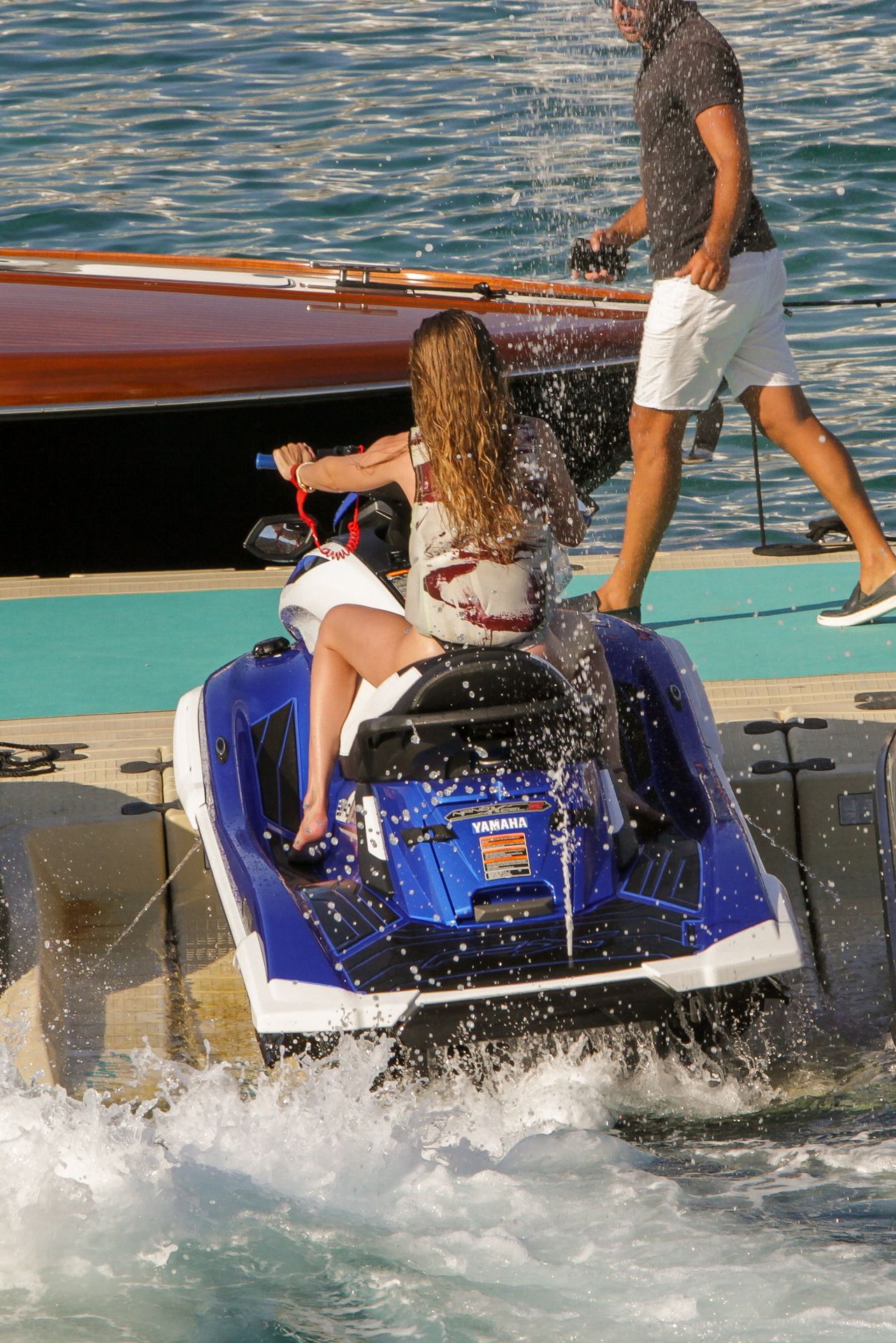 Bella Hadid, Gigi Hadid, Alana Hadid Sexy 015