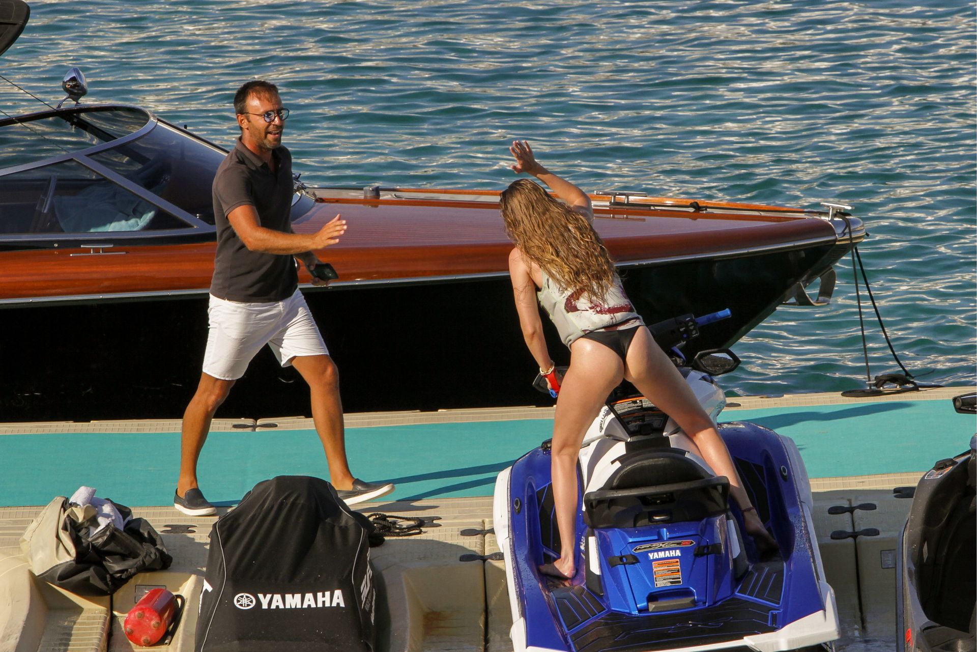 Bella Hadid, Gigi Hadid, Alana Hadid Sexy 016