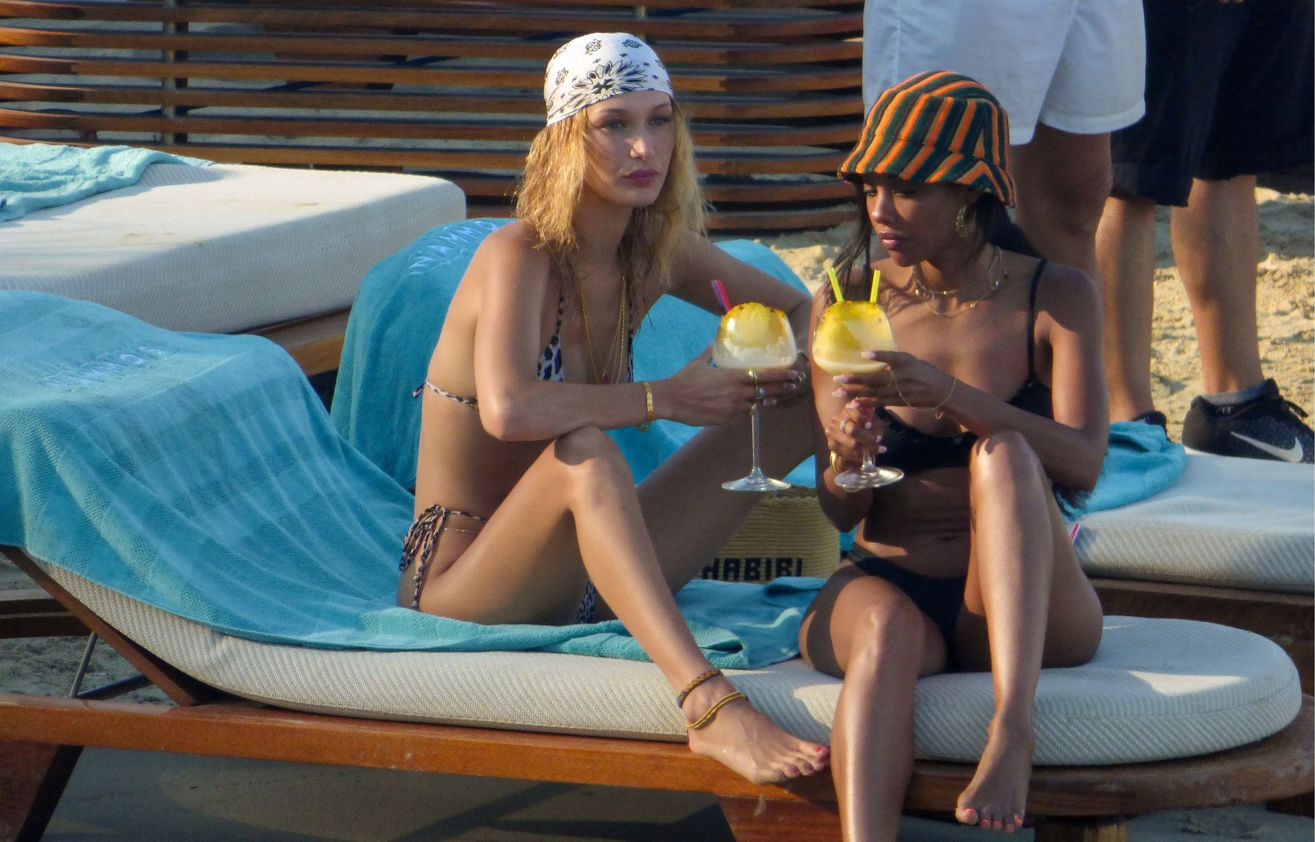 Bella Hadid, Gigi Hadid, Alana Hadid Sexy 033