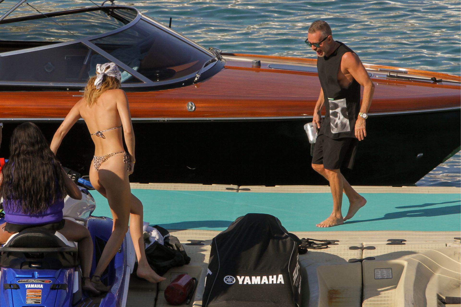 Bella Hadid, Gigi Hadid, Alana Hadid Sexy 039