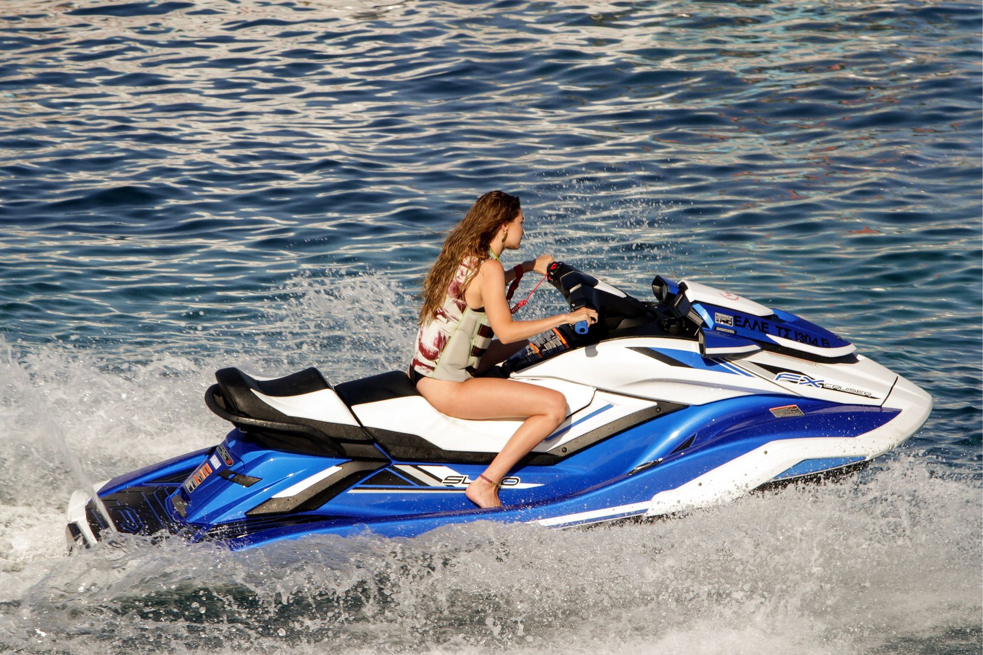 Bella Hadid, Gigi Hadid, Alana Hadid Sexy 052