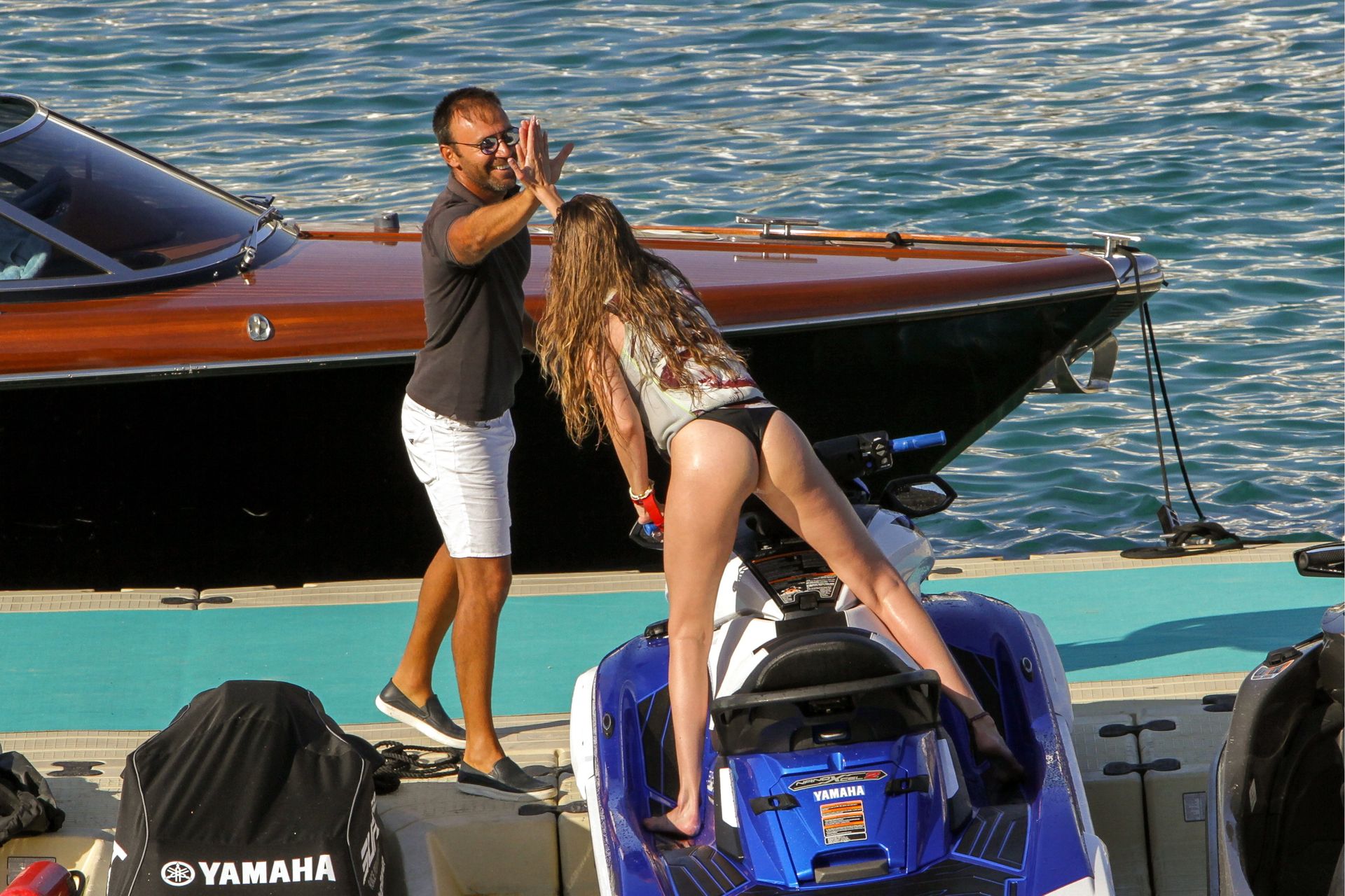 Bella Hadid, Gigi Hadid, Alana Hadid Sexy 053