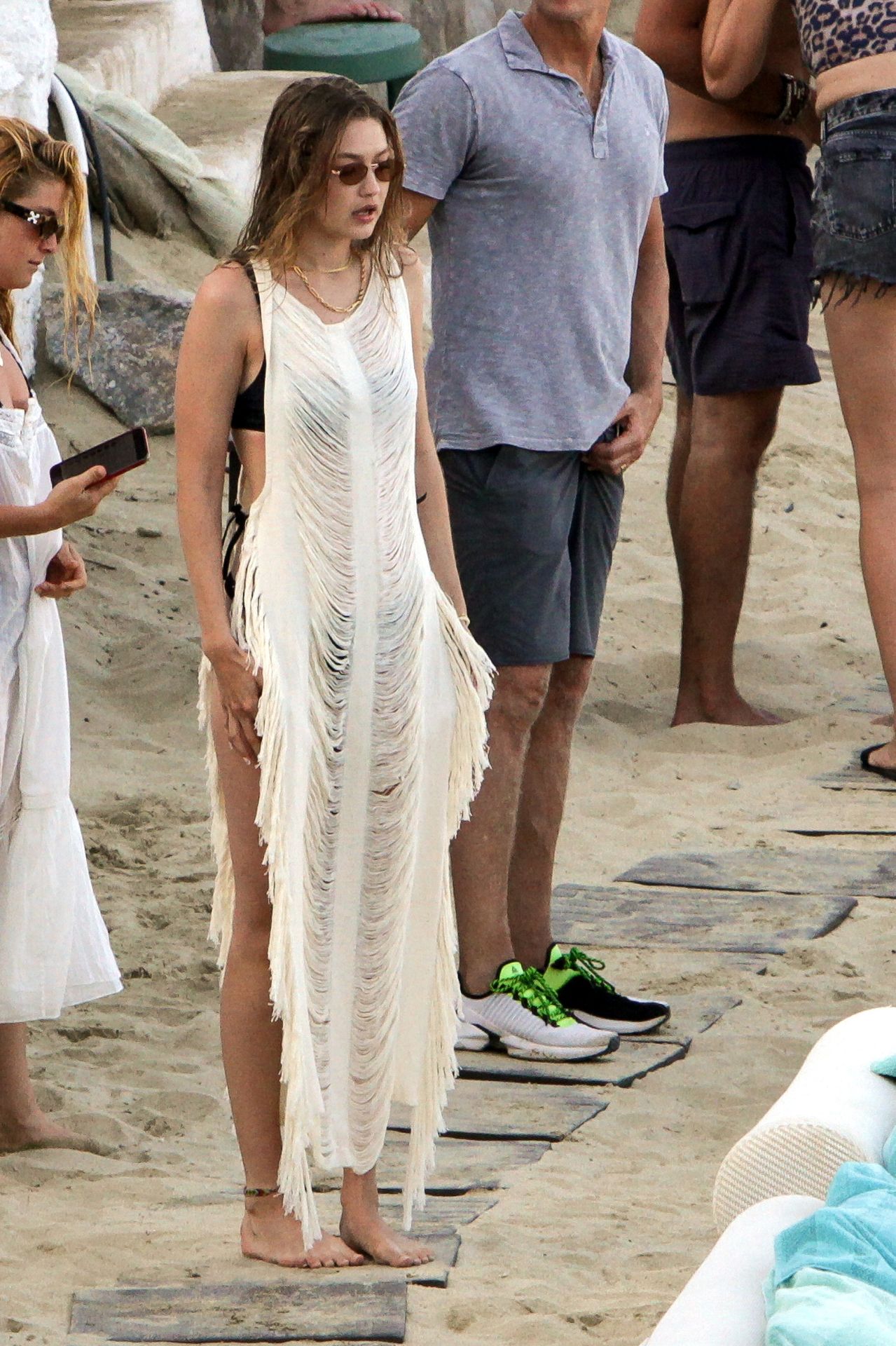 Bella Hadid, Gigi Hadid, Alana Hadid Sexy 058