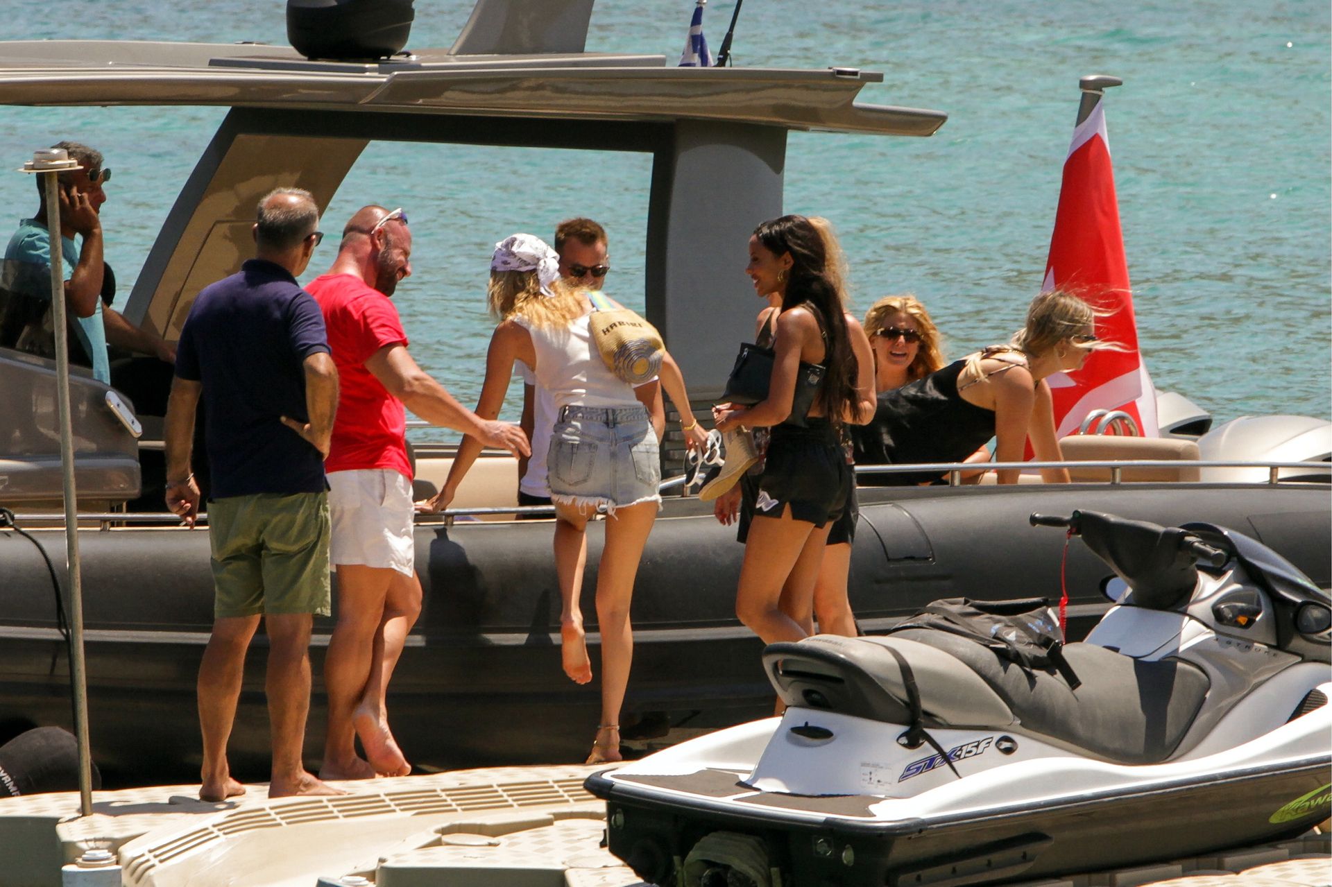 Bella Hadid, Gigi Hadid, Alana Hadid Sexy 071