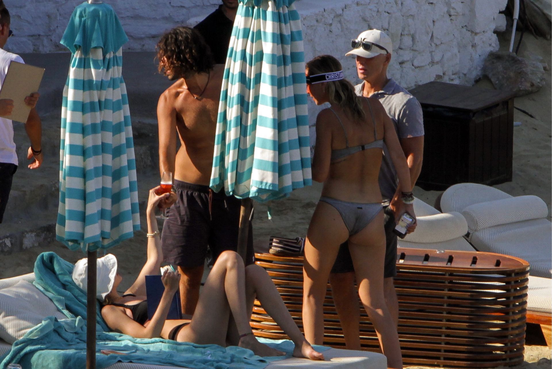 Bella Hadid, Gigi Hadid, Alana Hadid Sexy 077