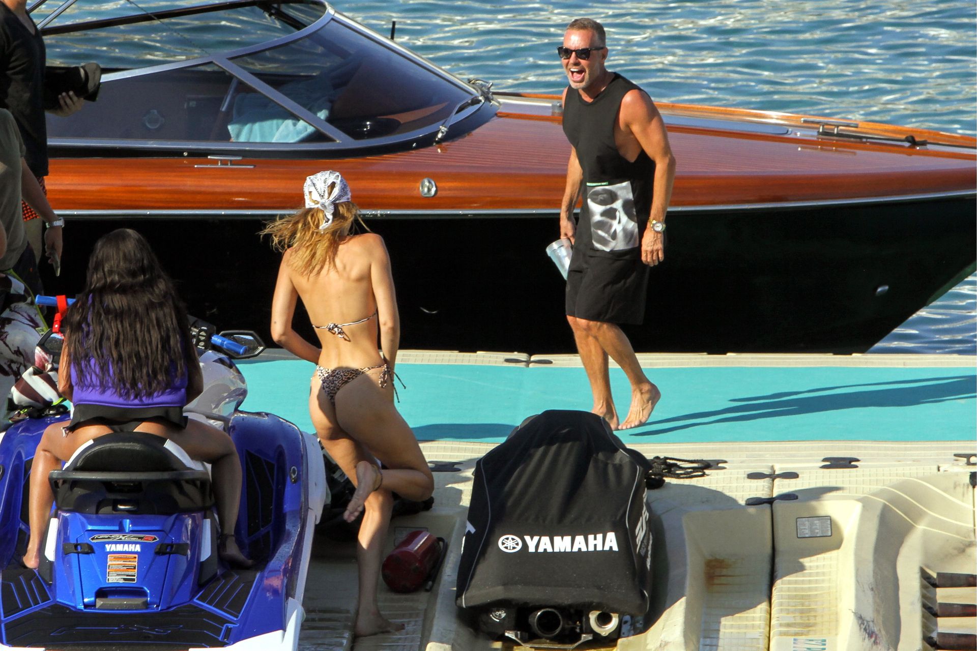 Bella Hadid, Gigi Hadid, Alana Hadid Sexy 078