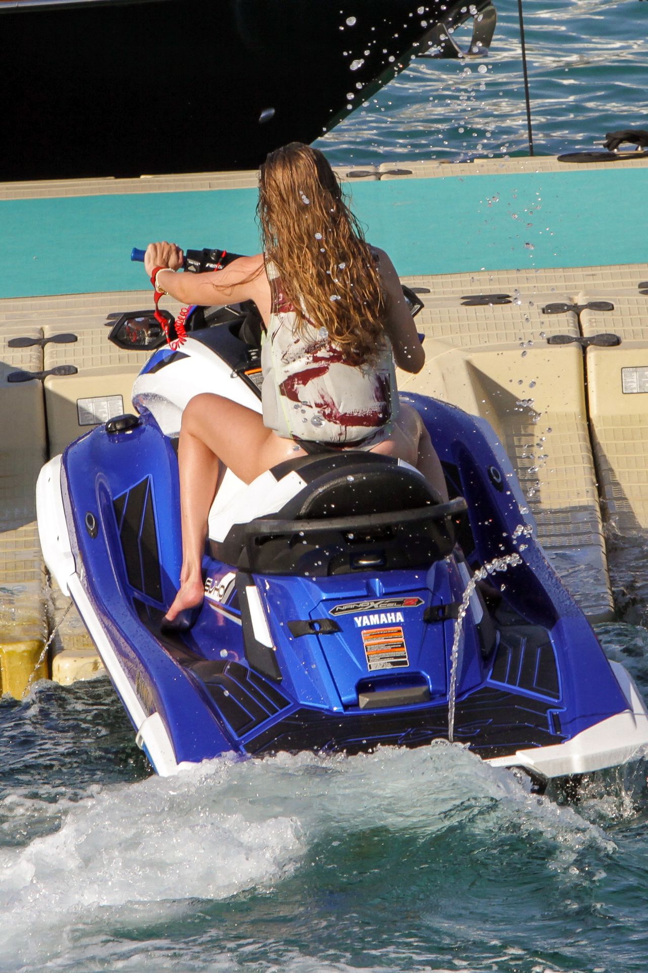 Bella Hadid, Gigi Hadid, Alana Hadid Sexy 080