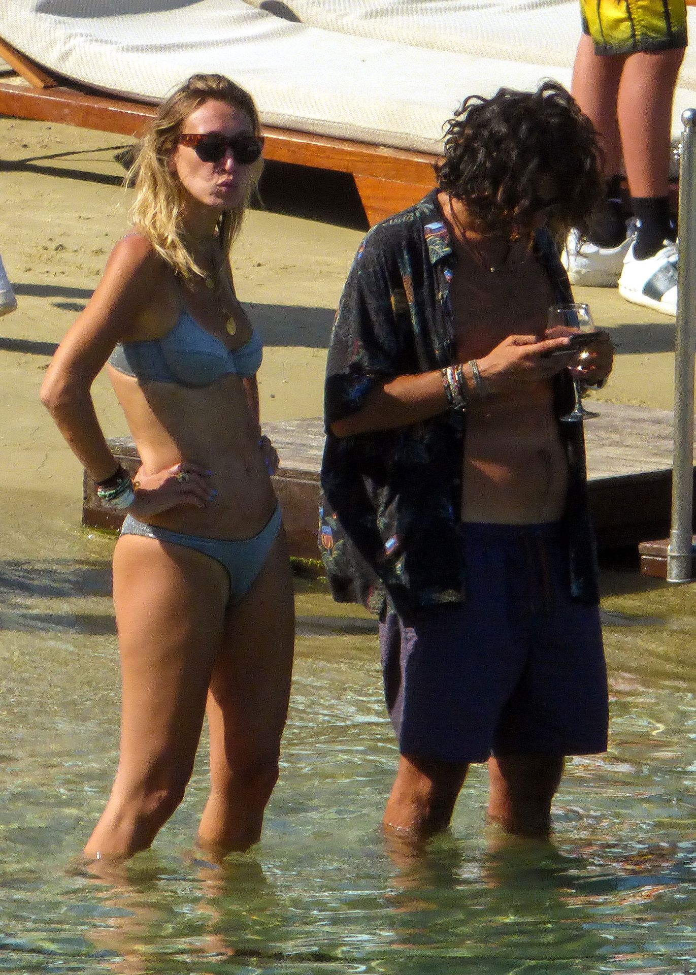 Bella Hadid, Gigi Hadid, Alana Hadid Sexy 084