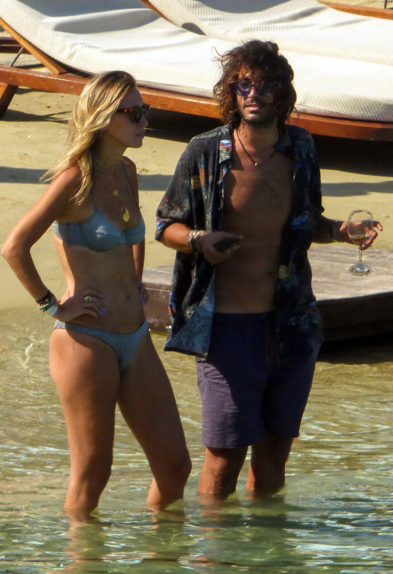 Bella Hadid, Gigi Hadid, Alana Hadid Sexy 085