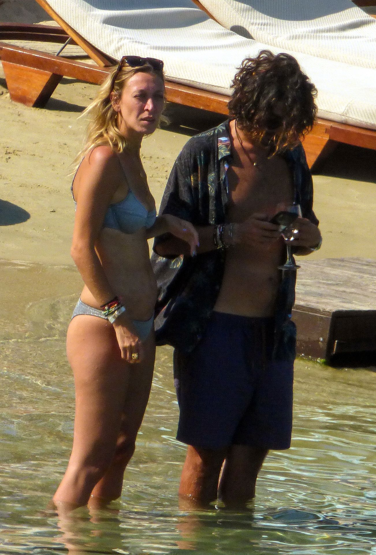 Bella Hadid, Gigi Hadid, Alana Hadid Sexy 086