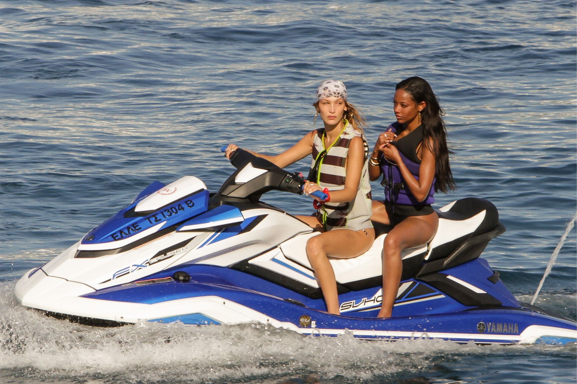 Bella Hadid, Gigi Hadid, Alana Hadid Sexy 094