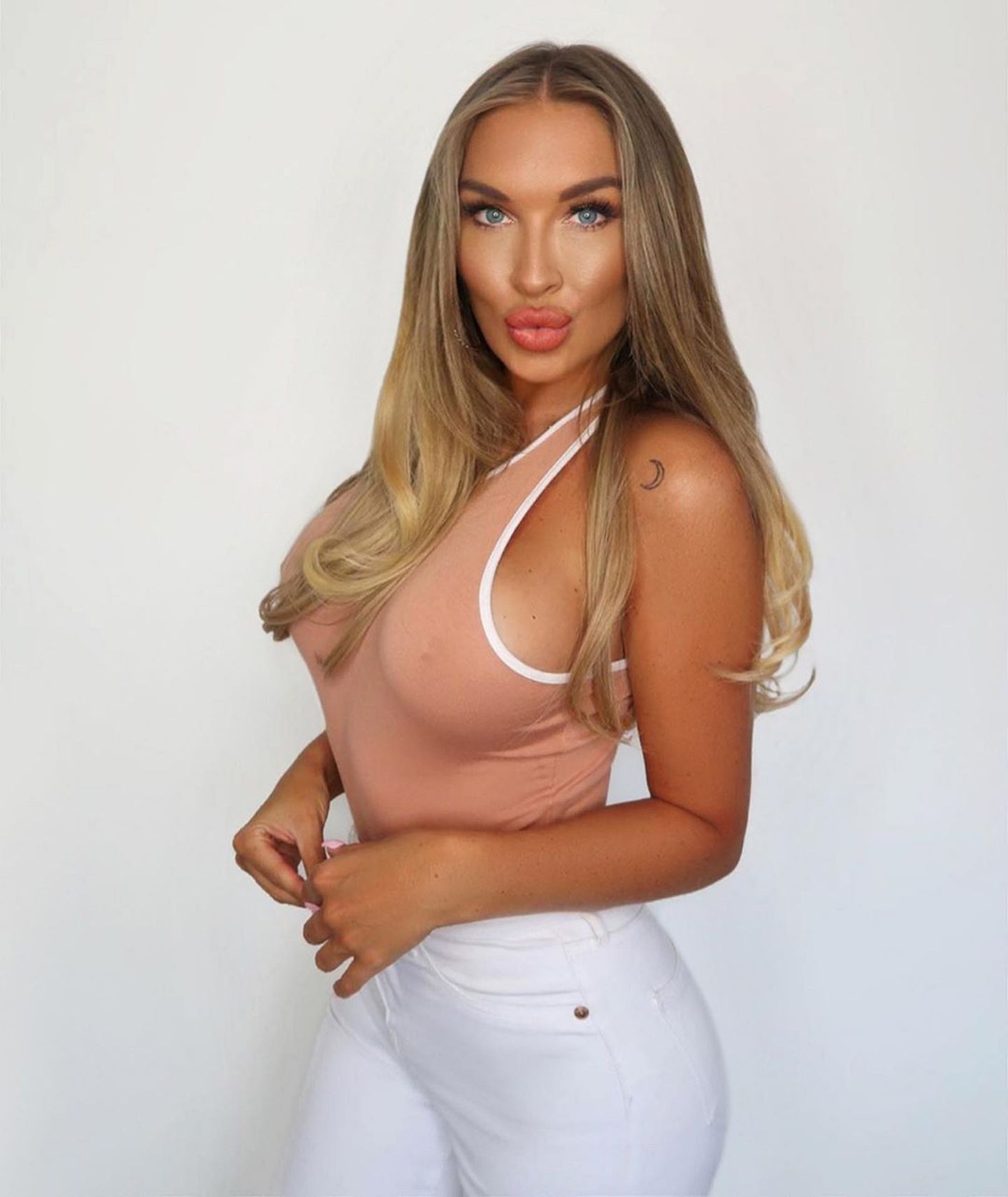 Brooke Lynette Nude & Sexy 102