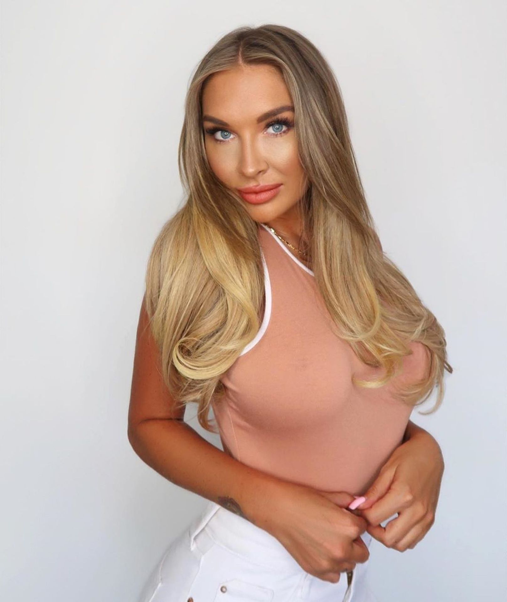 Brooke Lynette Nude & Sexy 094