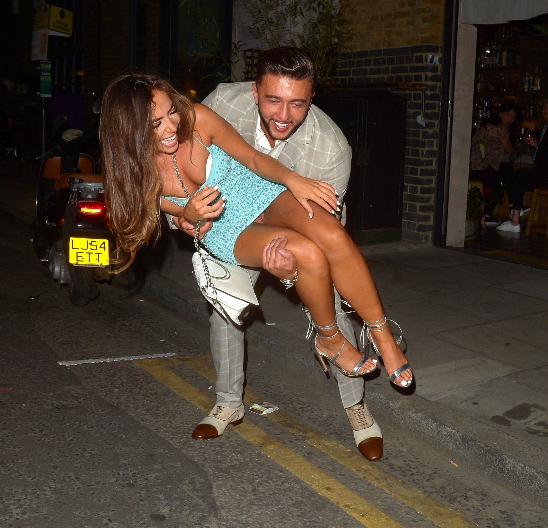 Elma Pazar Pantyless 001