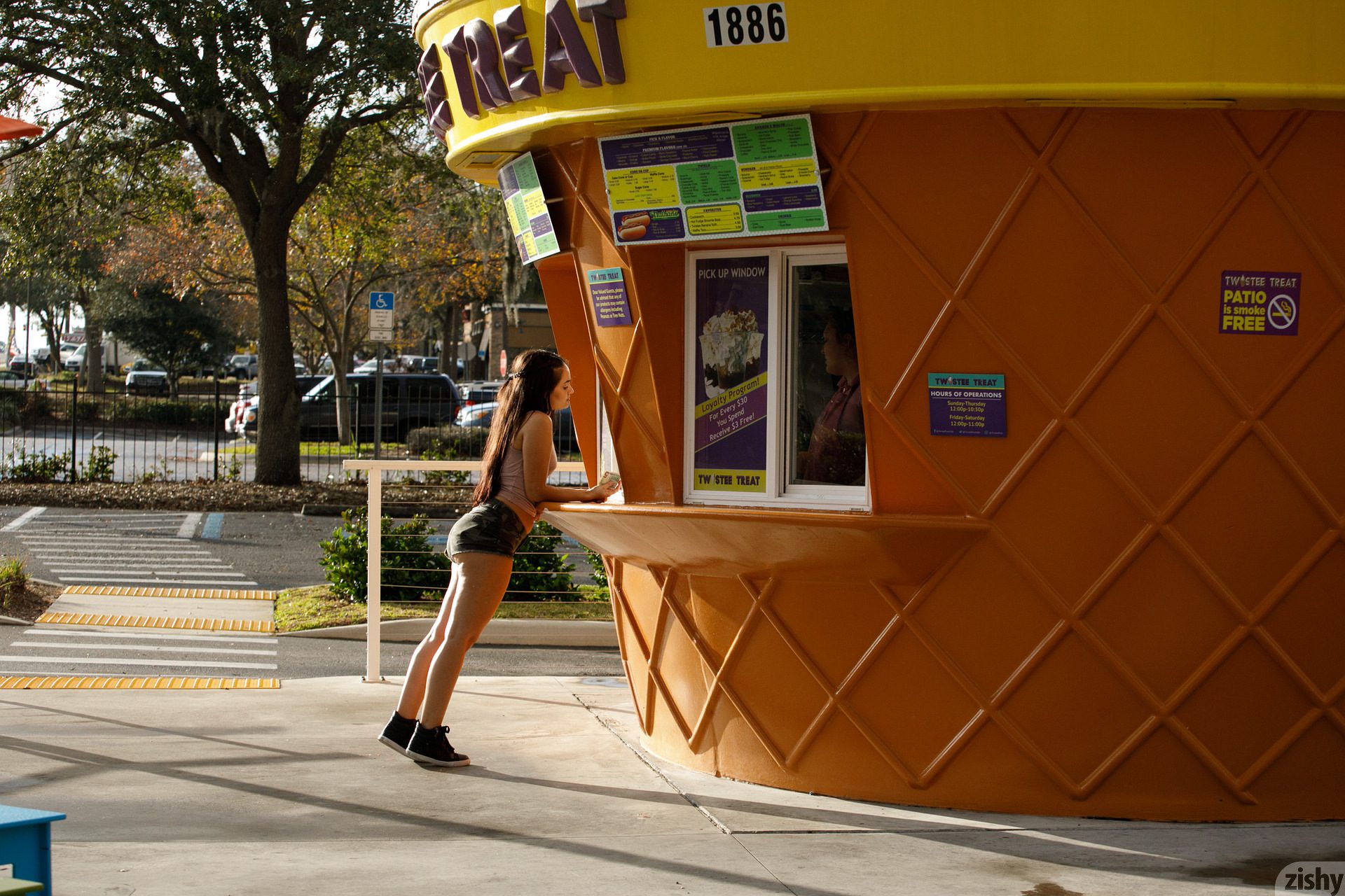 Eloisa Guerra Florida Aint Flat Zishy (14)